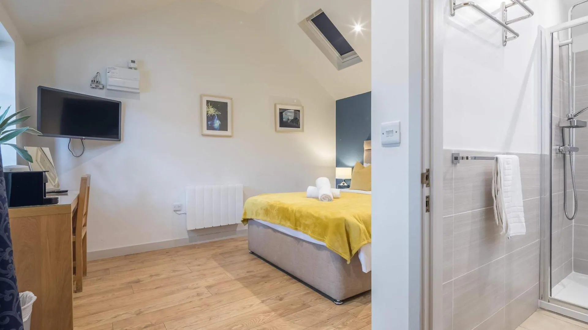 King Deluxe Ensuite With Courtyard View - Hawking Milton  United Kingdom
