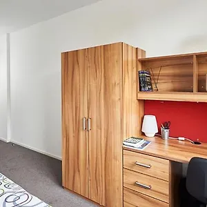 Zeni Ensuite, Cambridge Inn